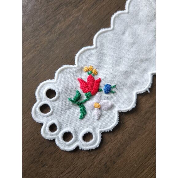 Vintage Hungarian Apron Matyo Kalocsa Embroidery Folk White Edges Handmade - Picture 5 of 8